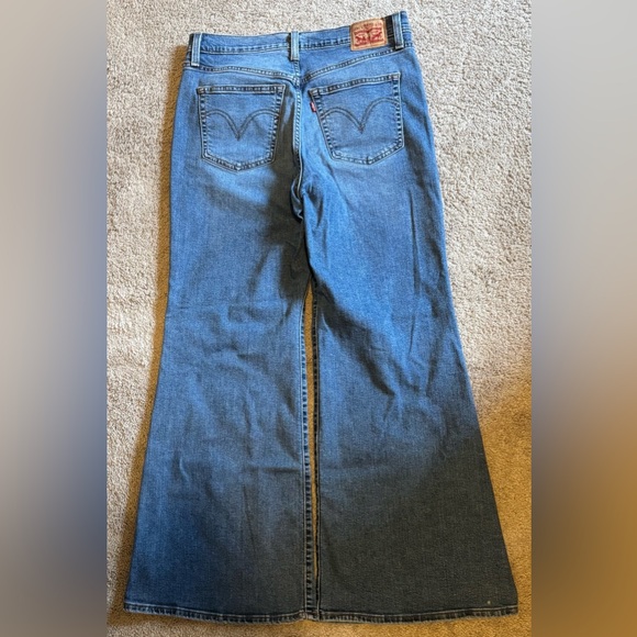Levi's Women's Flare Jeans in Classic Blue - Picture 2 of 7